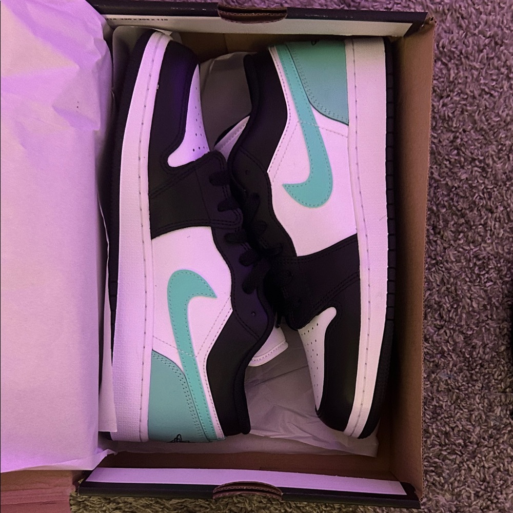 Air Jordan 1 low Women's Black and Mint Sneakers